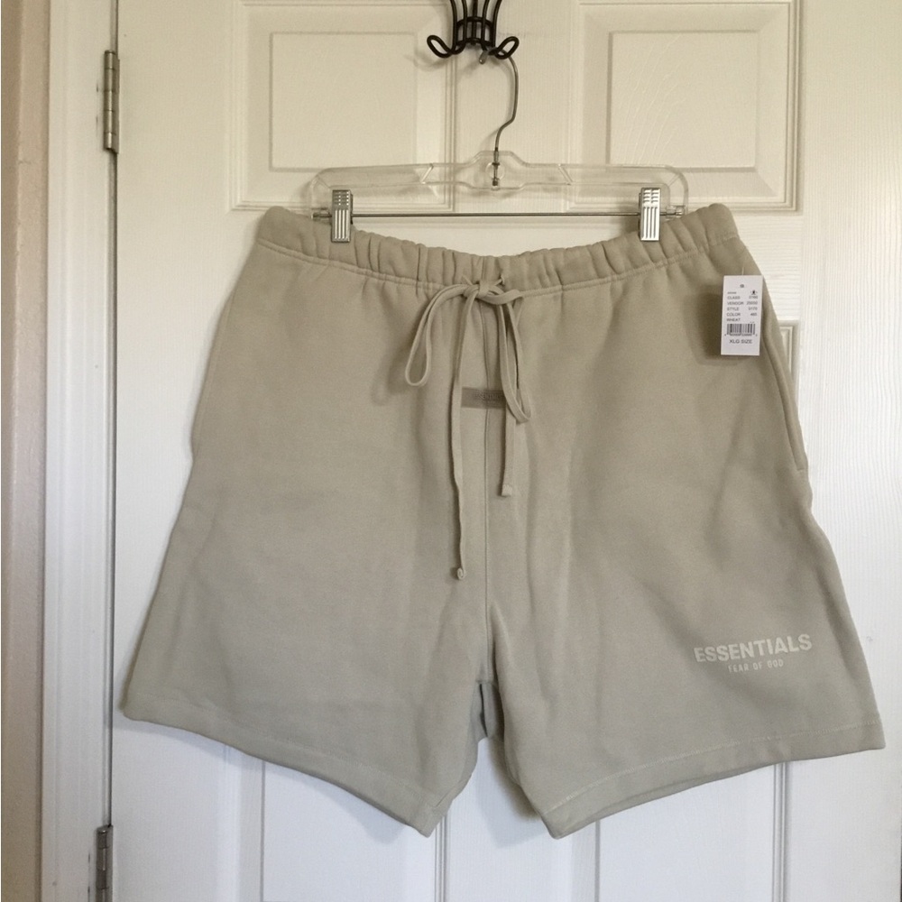 Fear of God Essentials Men’s SweatShorts in Light Beige NWT.